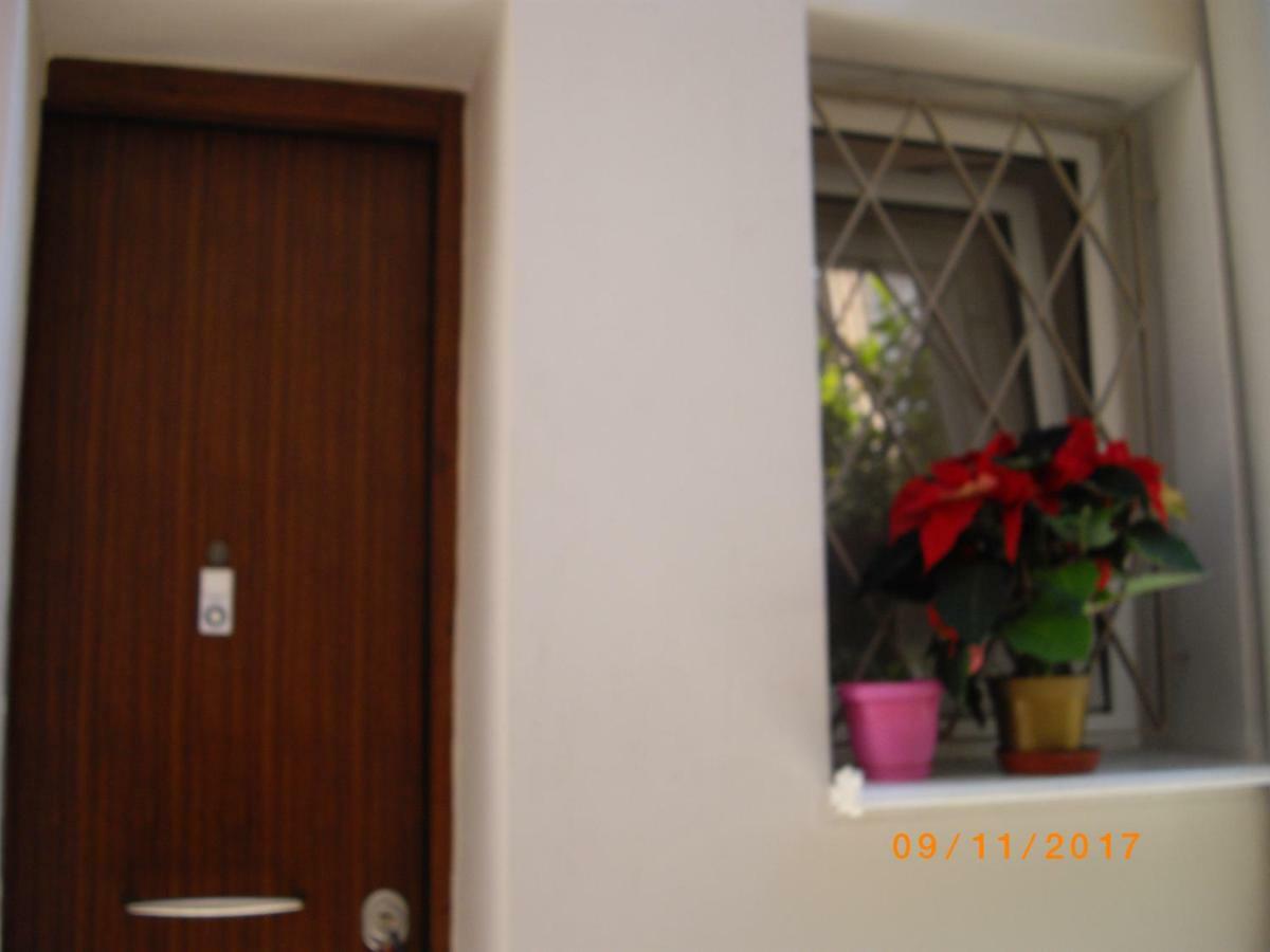 The 25Sqm Sunny, Modern And Comfortable Athens Exterior photo