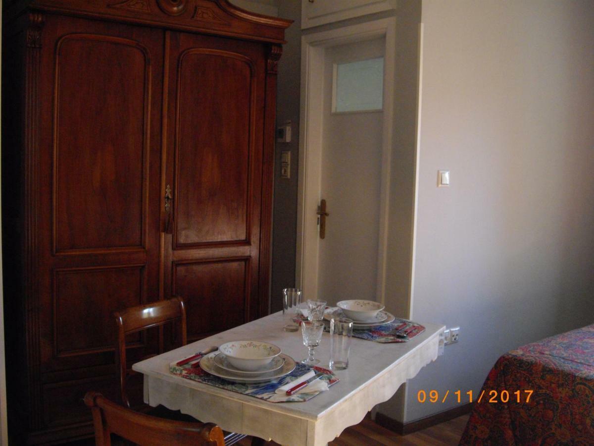 The 25Sqm Sunny, Modern And Comfortable Athens Exterior photo